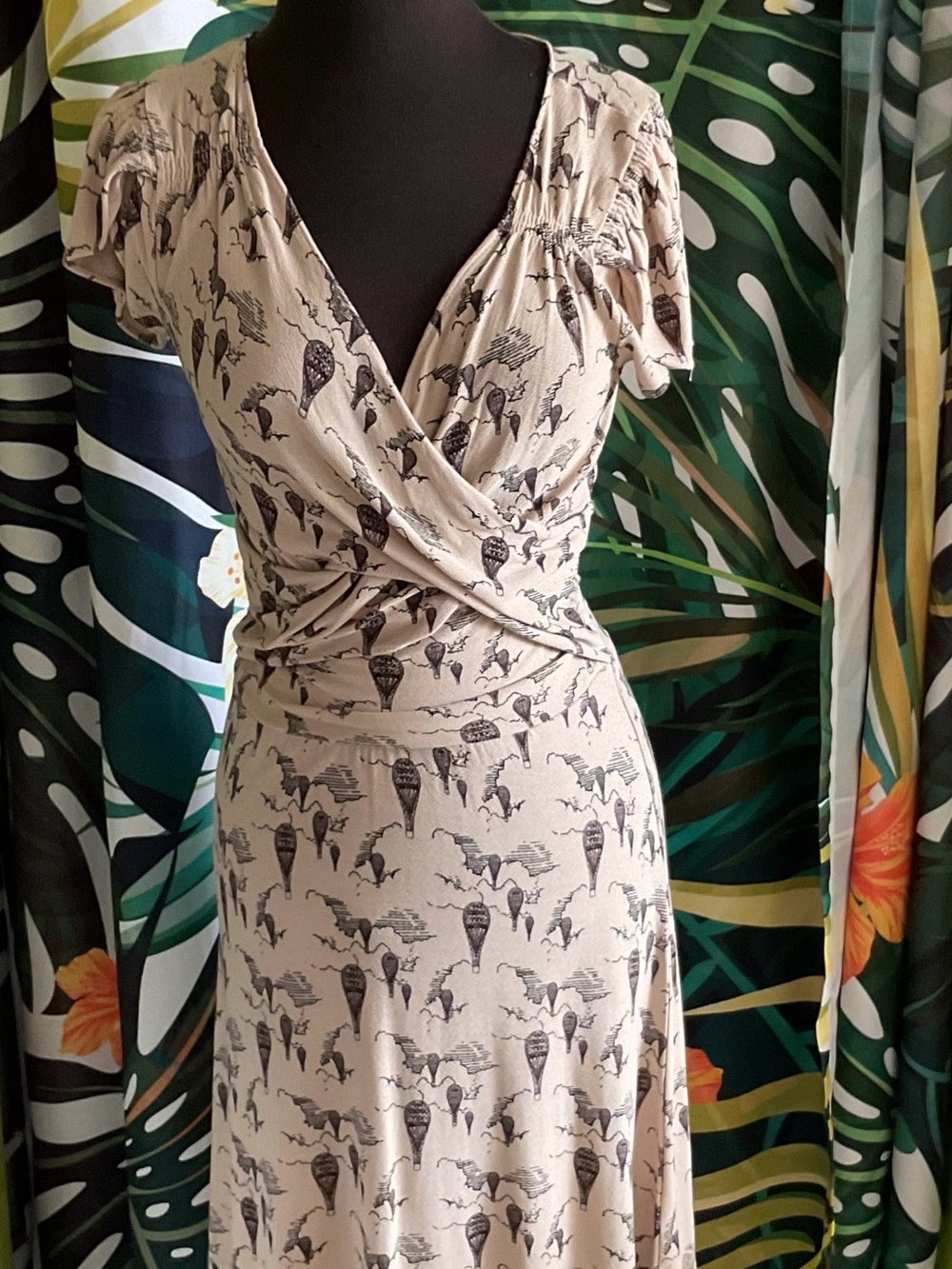 Leifnotes Women's Cream Wrap Dress with Black Hot Air Balloon Print